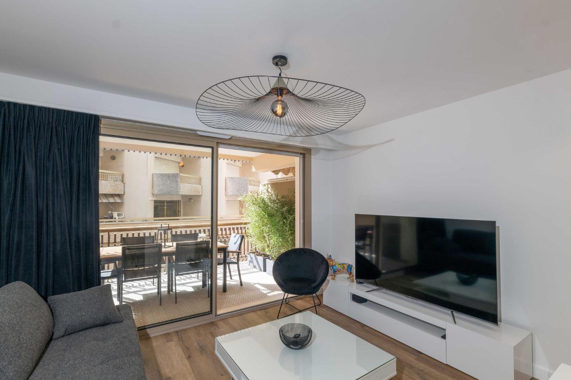 Somptueux Appartement 20M Plages Avec Vue Mer อองทีบส์ ภายนอก รูปภาพ