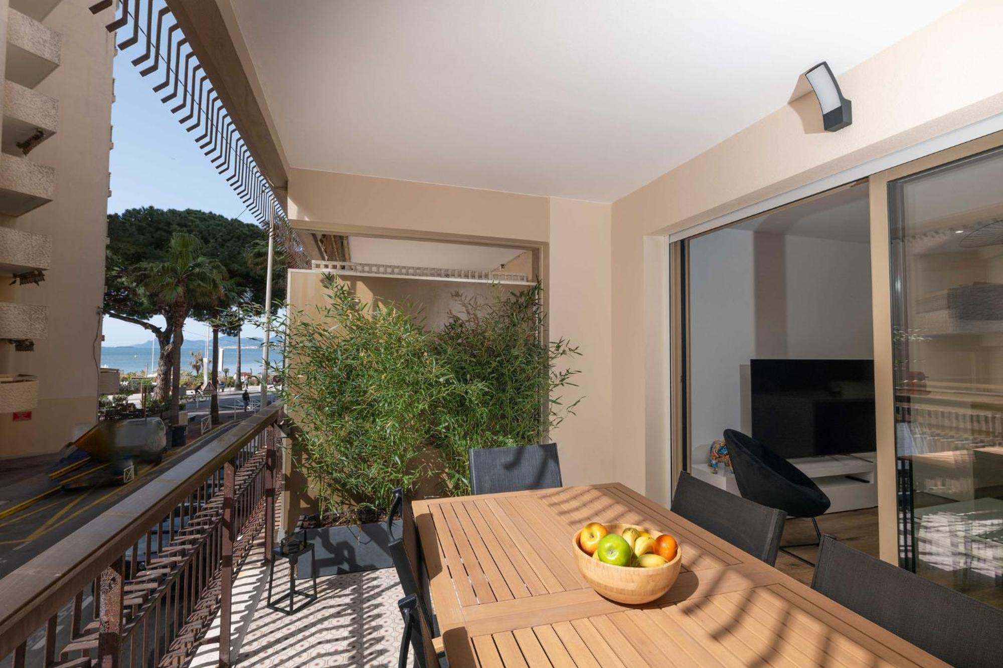Somptueux Appartement 20M Plages Avec Vue Mer อองทีบส์ ภายนอก รูปภาพ