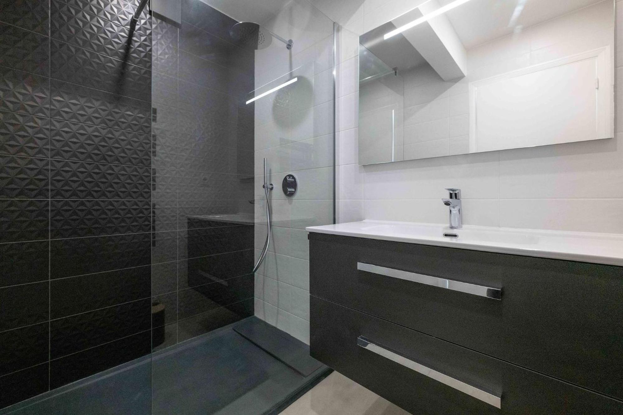 Somptueux Appartement 20M Plages Avec Vue Mer อองทีบส์ ภายนอก รูปภาพ