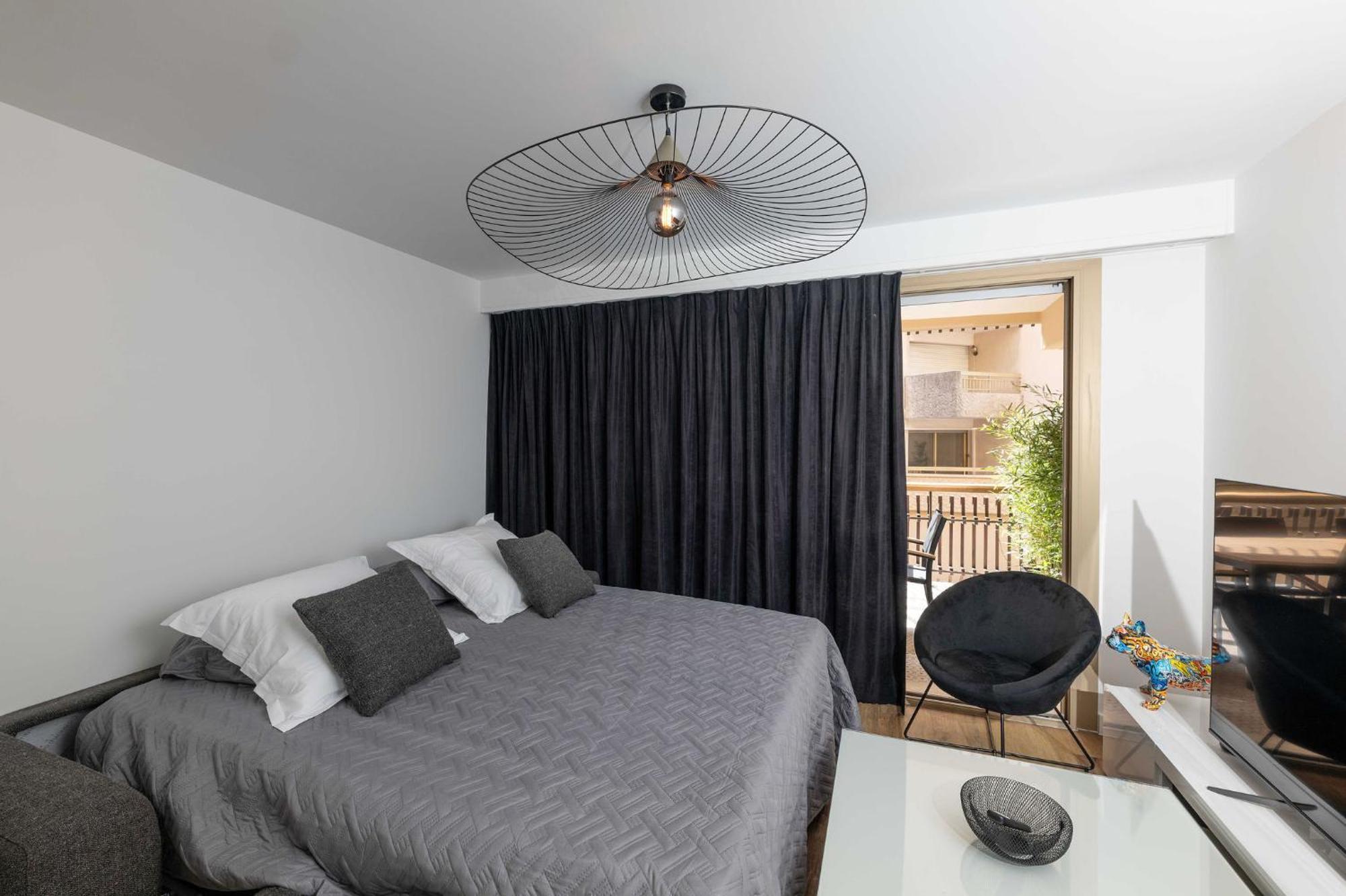 Somptueux Appartement 20M Plages Avec Vue Mer อองทีบส์ ภายนอก รูปภาพ
